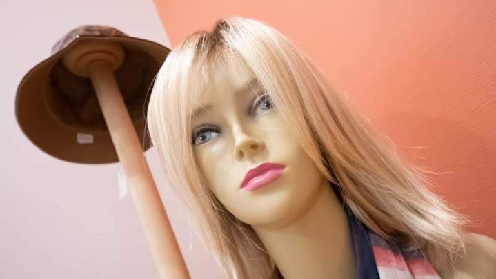 Perruque blond doré Caen